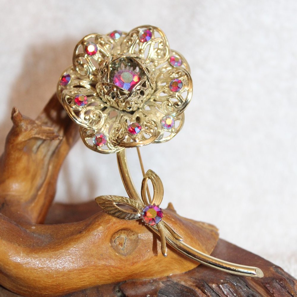 Sara Covingtry Brooch Pin